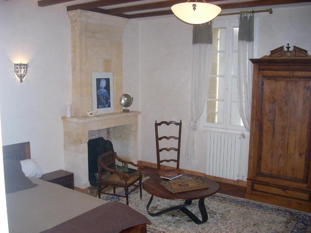 Sous Les Marronniers Bed & Breakfast Petit-Palais-et-Cornemps ภายนอก รูปภาพ