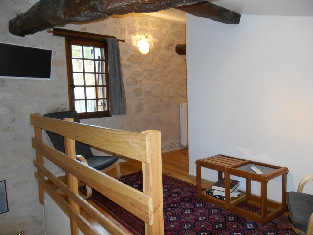 Sous Les Marronniers Bed & Breakfast Petit-Palais-et-Cornemps ภายนอก รูปภาพ