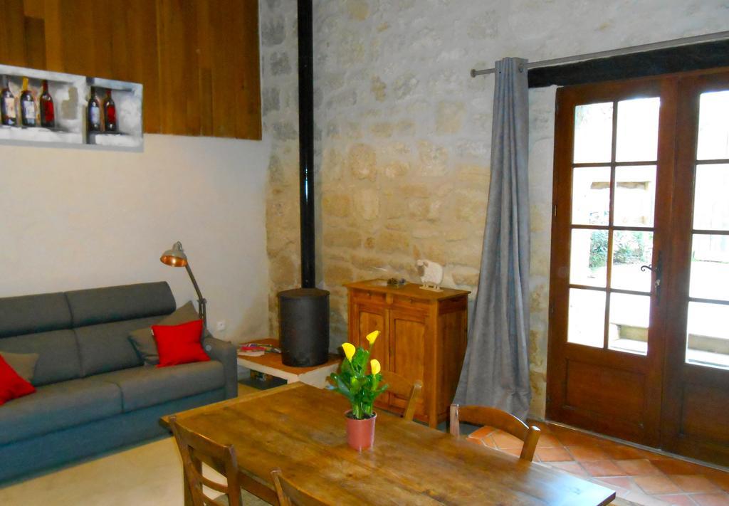 Sous Les Marronniers Bed & Breakfast Petit-Palais-et-Cornemps ภายนอก รูปภาพ
