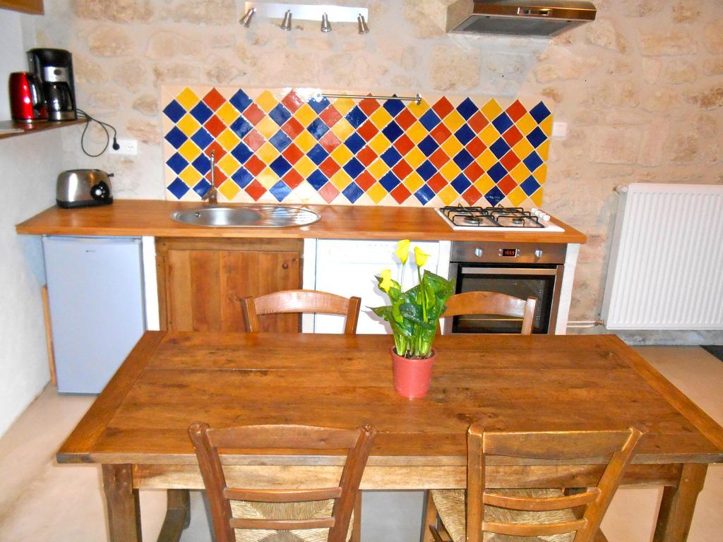 Sous Les Marronniers Bed & Breakfast Petit-Palais-et-Cornemps ภายนอก รูปภาพ