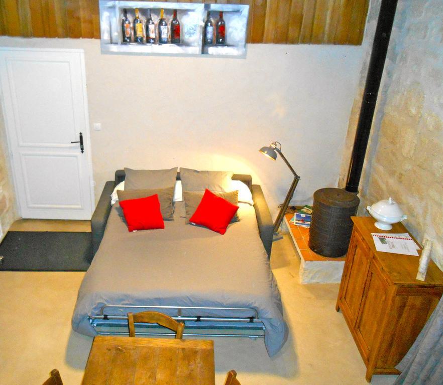 Sous Les Marronniers Bed & Breakfast Petit-Palais-et-Cornemps ภายนอก รูปภาพ